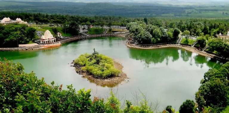 Grand Bassin Shiva statue