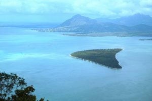 The pristine beaches and turquoise waters of Île aux Benitiers