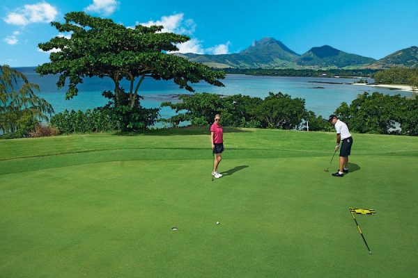 Stunning golf course with a view of the Indian Ocean
